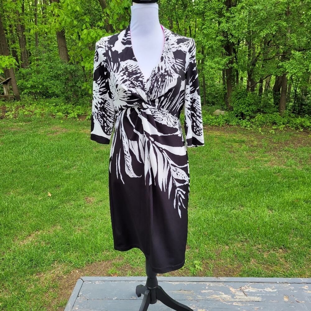 Donna Ricco Abstract Black & White Floral Gathered Bodice Dress size 8